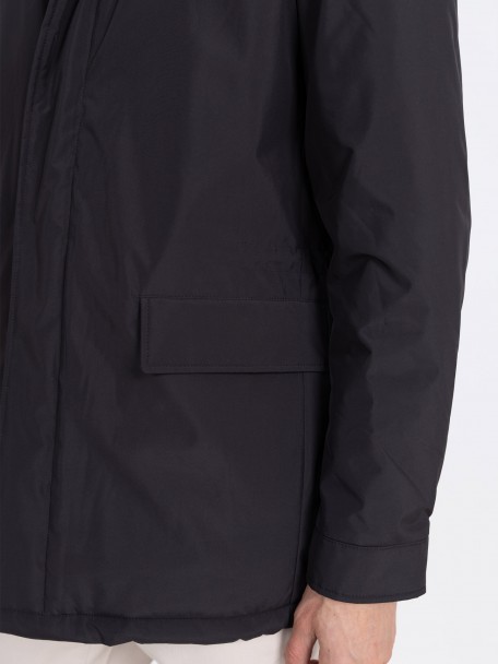 Parka técnica con capucha Parka técnica con capucha